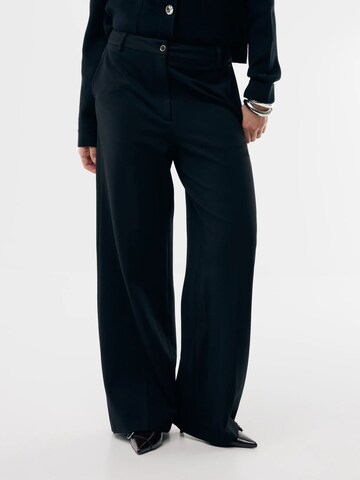 MEXX Wide leg Byxa 'Poppy' i svart: framsida