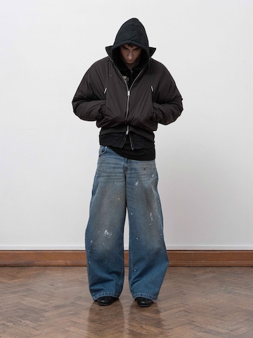 ENRAGE Overgangsjakke 'AUDIO BOMBER JACKET' i brun