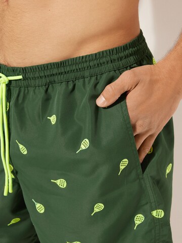 CALZEDONIA Regular Badeshorts in Grün