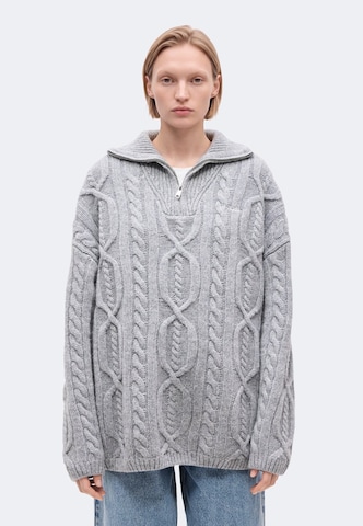Karo Kauer Pullover in Grau: Vorderseite