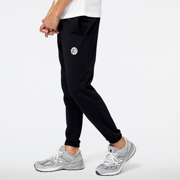 new balance Tapered Sporthose 'NB Hoops Fundamentals Pant' in Schwarz