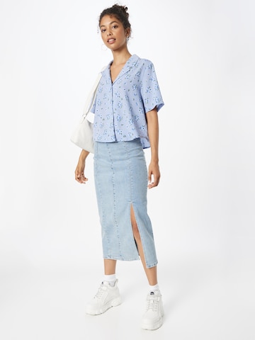 Monki Blouse in Blauw