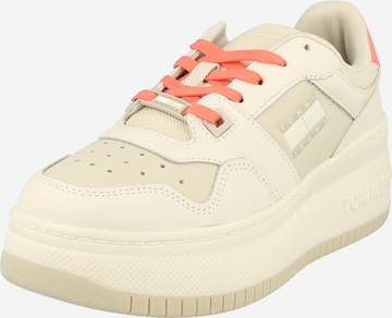 Tommy Jeans Sneakers in Beige: front