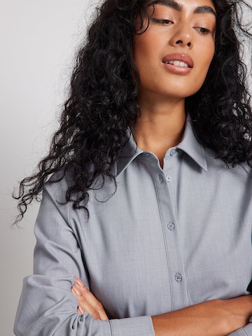 NA-KD Bluse in Grau