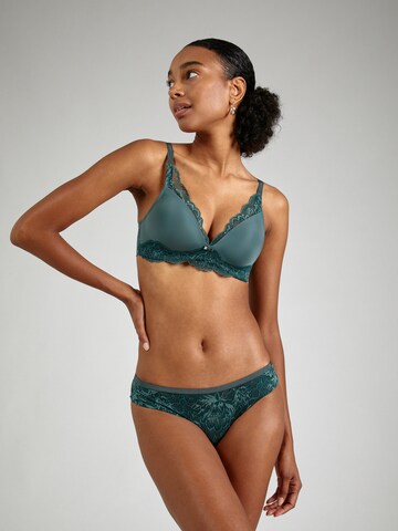 Slip 'Amourette Charm' de la TRIUMPH pe verde