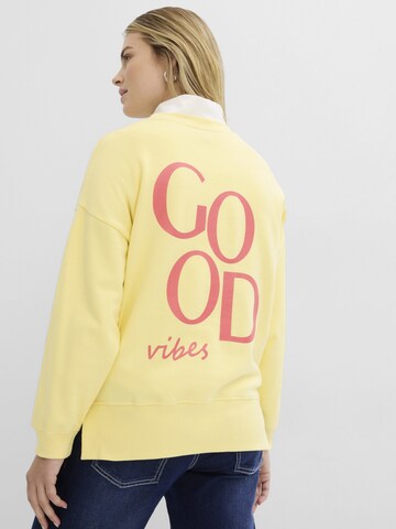 bonprix Sweatshirt in Geel: voorkant