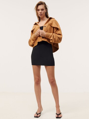 Kendall for ABOUT YOU Átmeneti dzseki 'Blakely' - barna