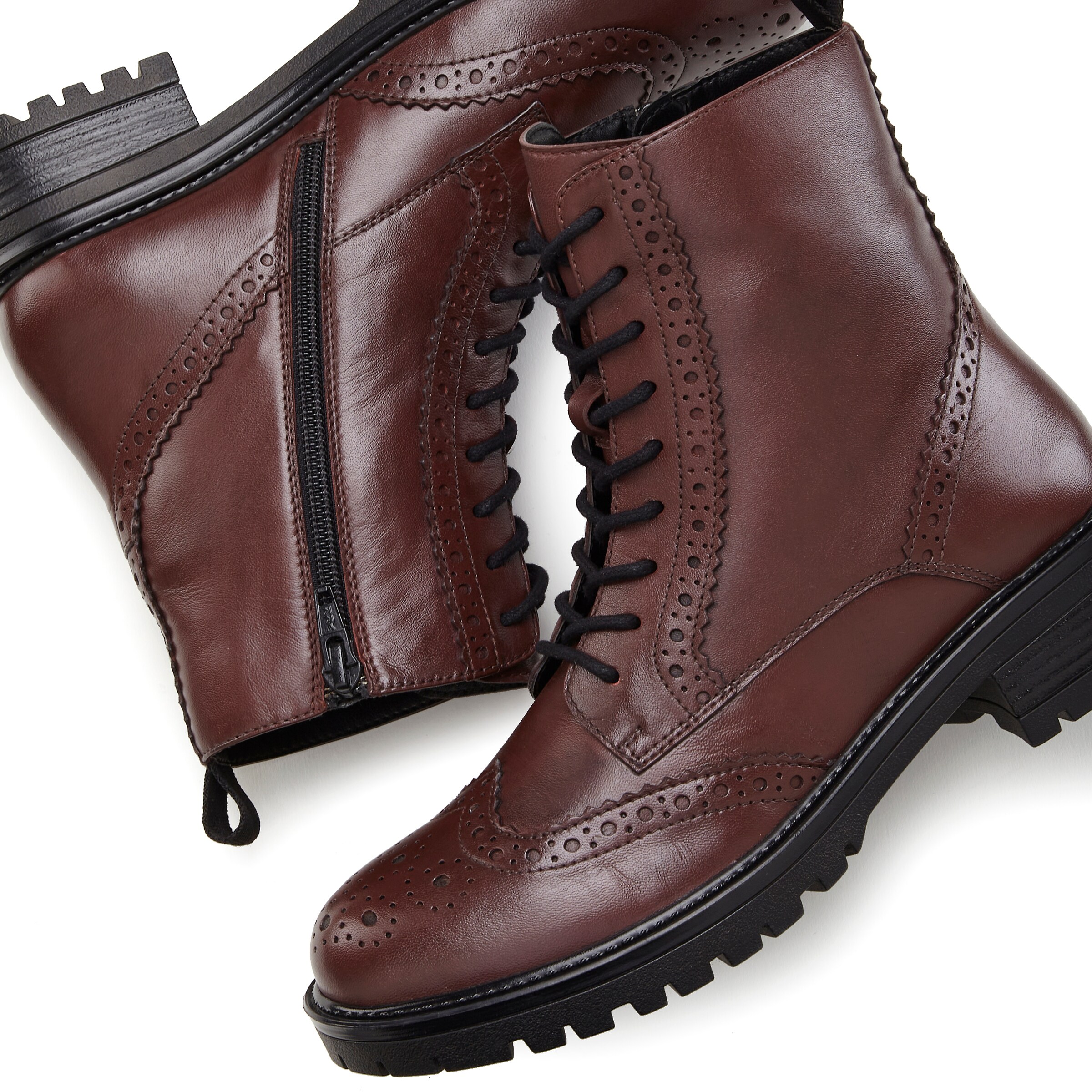 LASCANA Ботинки на шнуровке в Красный