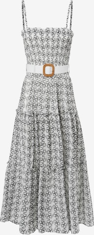 Influencer Рокля в бяло: отпред