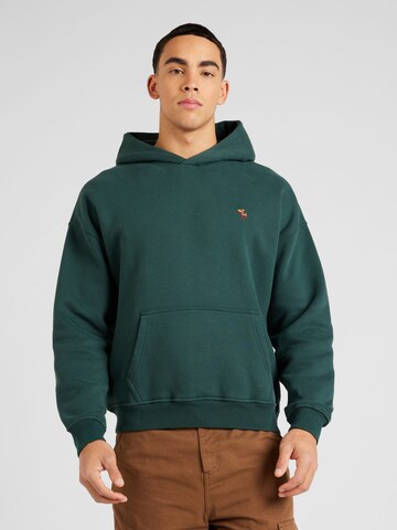 Abercrombie & FitchSweater majica 'FESTIVE' - zelena boja: prednji dio