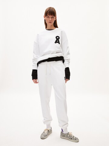 ARMEDANGELS Sweatshirt 'Sasha' in Wit