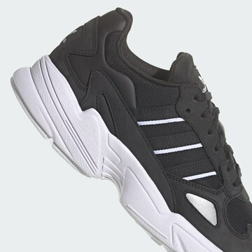 Baskets basses 'Falcon' ADIDAS ORIGINALS en noir