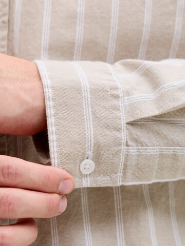 Regular fit Camicia di JACK & JONES in grigio