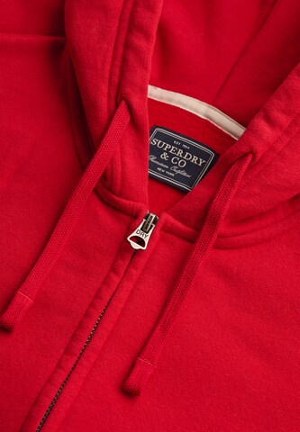 Veste de survêtement 'ESSENTIAL' Superdry & Co en rouge