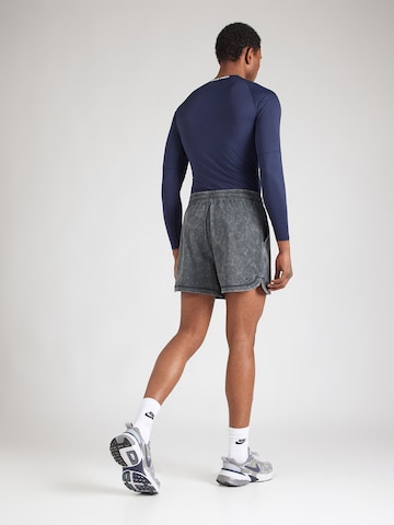 NIKE Normalny krój Spodnie sportowe 'HERITAGE' w kolorze zielony