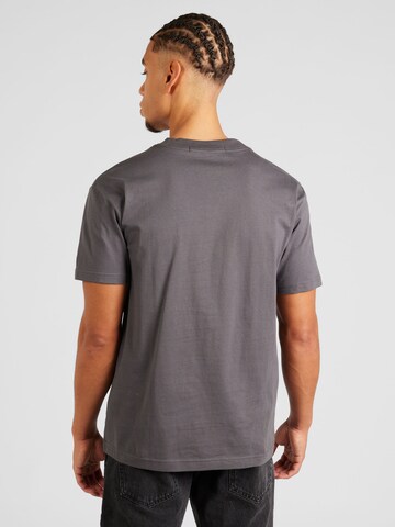 T-Shirt 'Institutional' Calvin Klein Jeans en gris