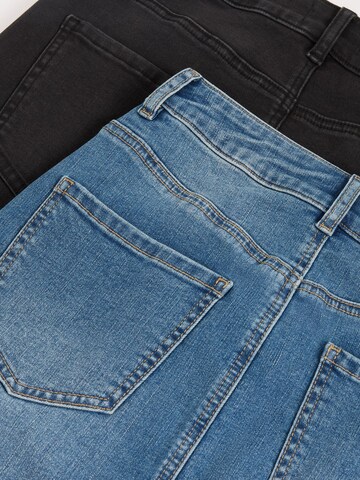 Friends Like These Пола в синьо