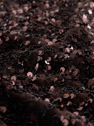 Top de la Next pe maro