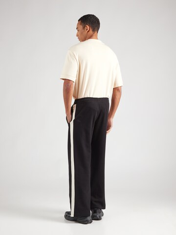 Loosefit Pantaloni di TOPMAN in nero
