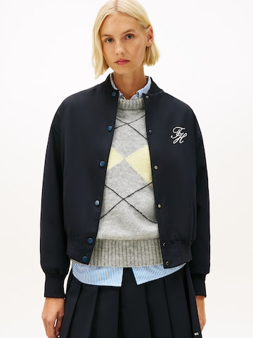 TOMMY HILFIGER Φθινοπωρινό και ανοιξιάτικο μπουφάν σε μπλε: μπροστά