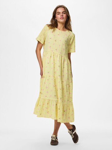 PIECES Kleid 'PCStella' in Gelb: Vorderseite