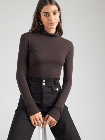 Mavi Μπλουζάκι σε καφέ: μπροστά