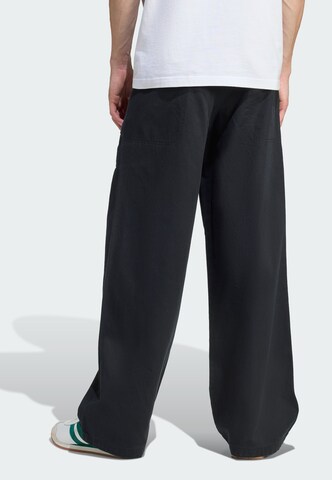 ADIDAS ORIGINALS Loosefit Cargobroek 'Premium Essentials' in Zwart