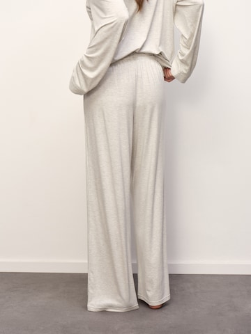 RÆRE by Lorena Rae Πιτζάμα 'Maxima' σε γκρι