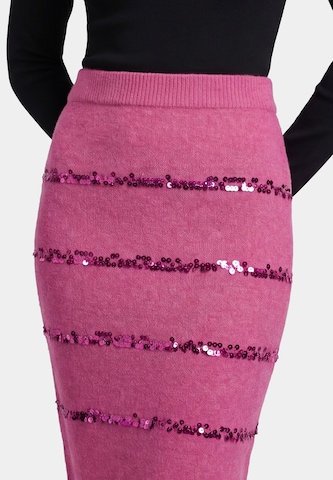 faina Rok in Roze