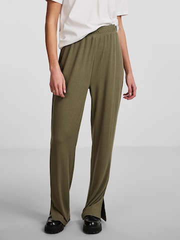 PIECES Regular Trousers in Green