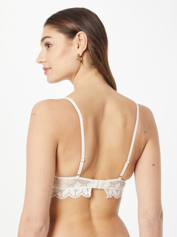 T-shirt Reggiseno 'SKY' di ETAM in bianco