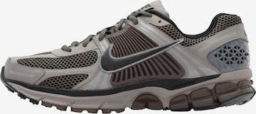 Nike Sportswear Sneaker 'ZOOM VOMERO 5' in Grau: Vorderseite