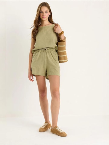 Pantalons de tailleur Bianco Lucci en vert