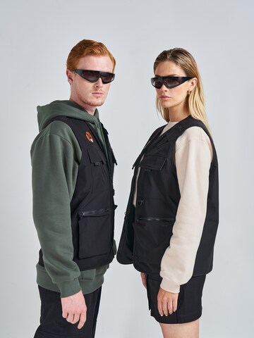 ABOUT YOU x Swalina&Linus Bodywarmer 'Simon' in Zwart: voorkant