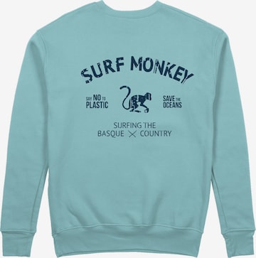 Surf MonkeySweater majica 'Rette das Ozean' - plava boja: prednji dio