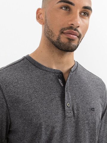 CAMEL ACTIVE Langarm Henleyshirt aus nachhaltigen Baumwollmix in Grau