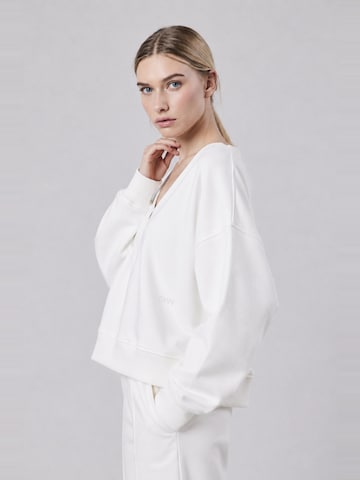 Sweat de sport 'Felpa Scollo a V Loose Fit in Interlock Off White' OWN Off With Nature en blanc