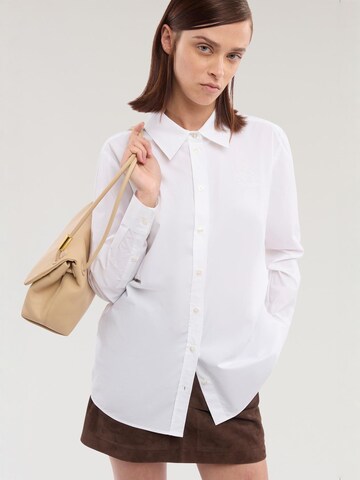 Trussardi - Blusa en blanco