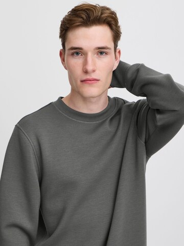 Casual Friday Sweatshirt 'Sebastian' in Grey