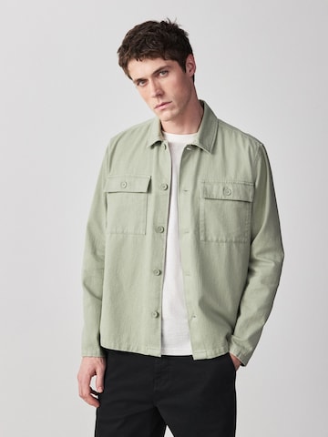 Next Regular Fit Hemd in Grün: Vorderseite