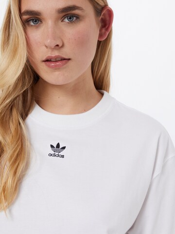 ADIDAS ORIGINALS T-shirt 'Adicolor Essentials' i vit