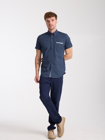 Slim fit Camicia business 'Iconic Poplin Stretch Man Shirt Short Sleeve Light Blue' di 7Camicie in blu