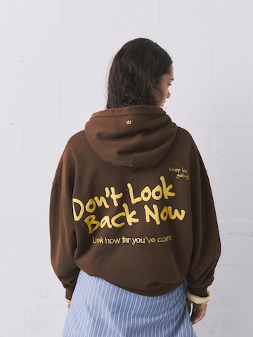 Pull&Bear Sweatshirt 'PACIFIC' in Braun: Vorderseite