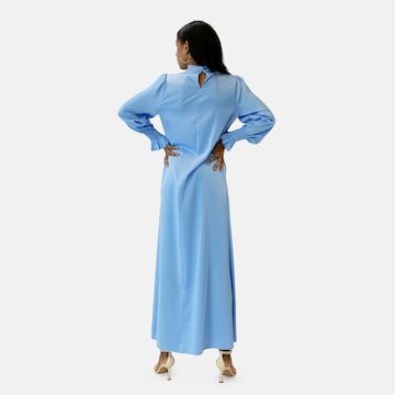 Elara Kjole 'Abaya' i blå