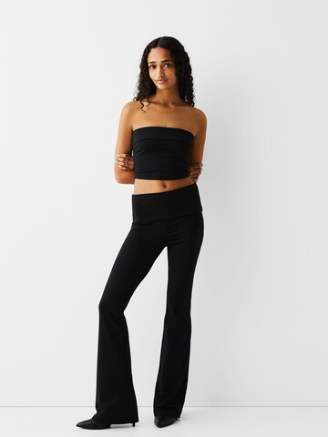 Bershka Flared Hose in Schwarz