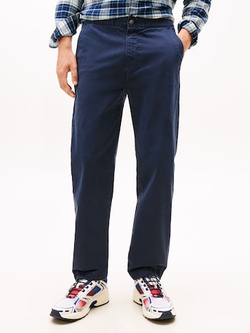 Tommy Jeans Regular Chino in Blauw: voorkant