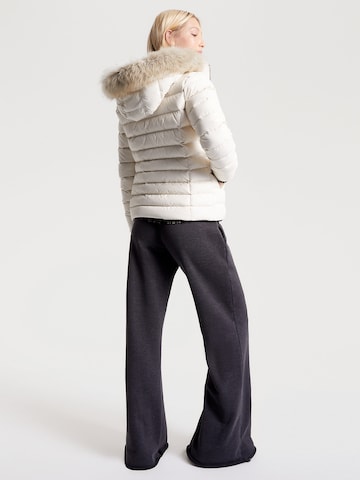 Tommy Jeans Zimní bunda 'Essential' – béžová