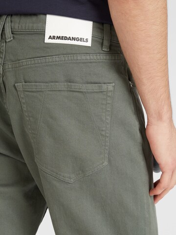 ARMEDANGELS Tapered Τζιν 'AARJO' σε πράσινο