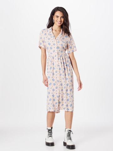 Monki - Vestido camisero en rosa: frente