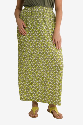 Ulla Popken Skirt in Green: front